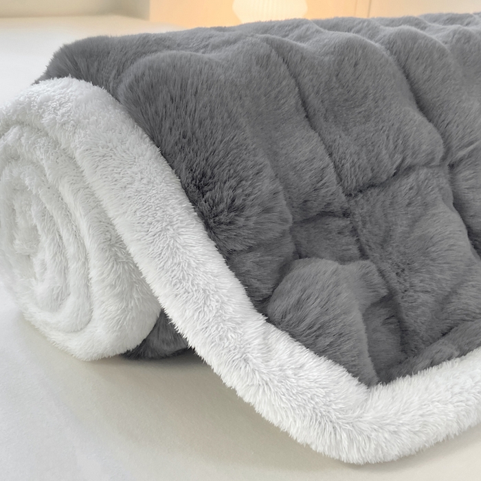 91家纺网 家纺一手货源 找家纺 麒东家纺 2025年新款兔毛绒泡泡绒夹棉床垫 深灰