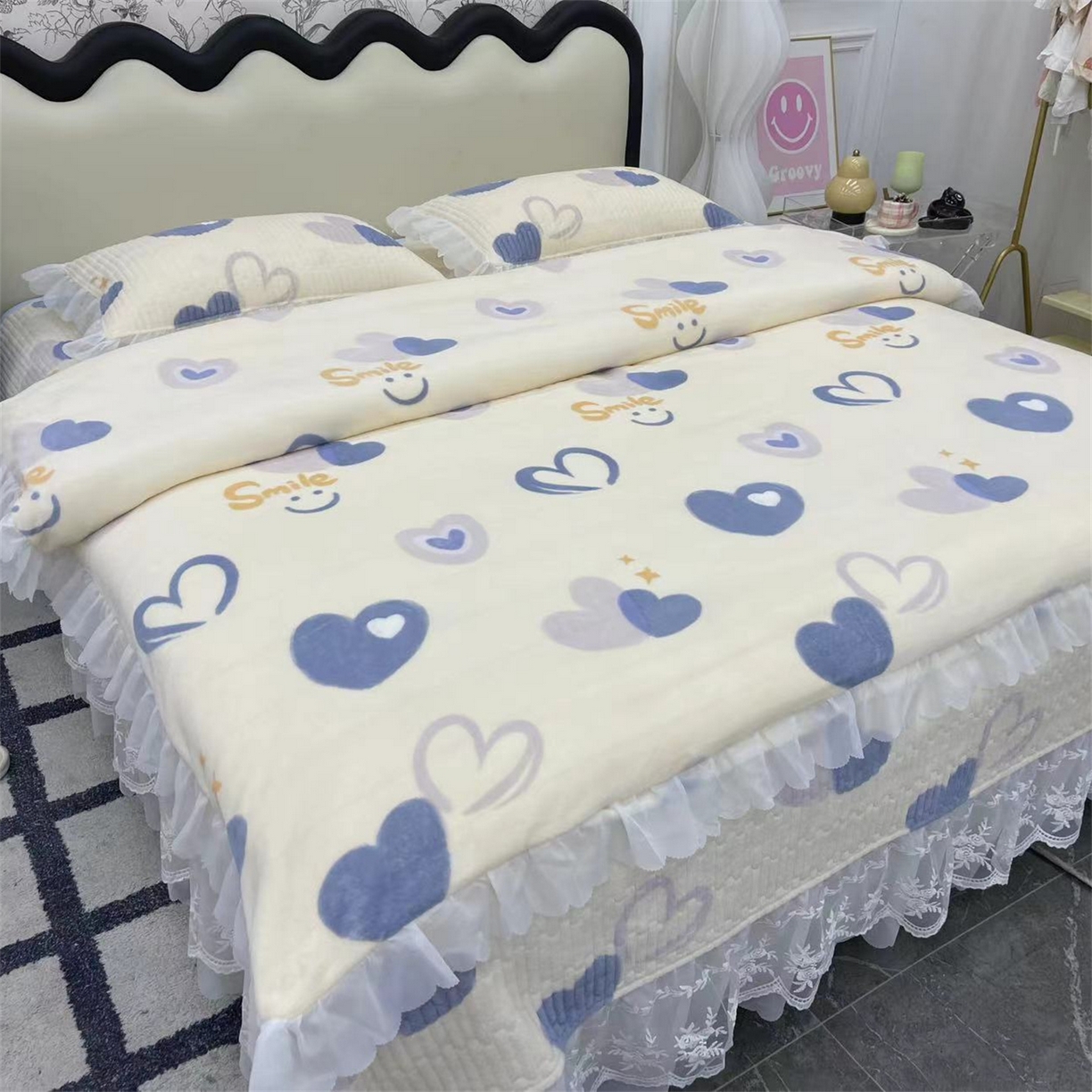 91家纺网 家纺一手货源 找家纺 禧瑞谷 2025新款冬季牛奶绒双层蕾丝花边床盖三件套床盖四件套 蓝底爱心