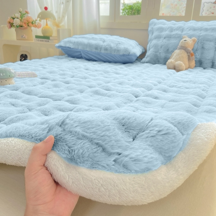 麒东家纺 2025年新款兔毛绒泡泡绒夹棉床垫 天蓝