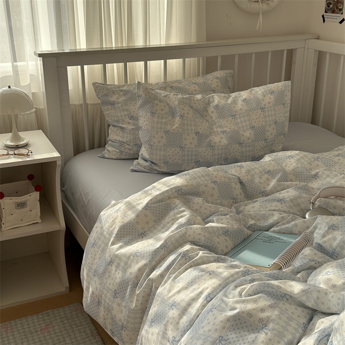 91家纺网 家纺一手货源 找家纺 尺素 2025新款纯棉卡通ins风四件套可爱少女风全棉被套纯色1.8床笠加大床单学生1.2三件套 蓝白情书--浅蓝