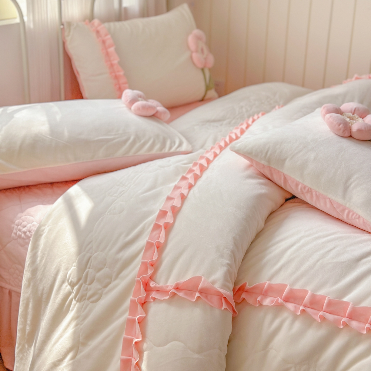 91家纺网 家纺一手货源 找家纺 淑女公社家纺 2025秋冬新款韩国绒多功能被套床盖款四件套-向阳花 向阳花 粉