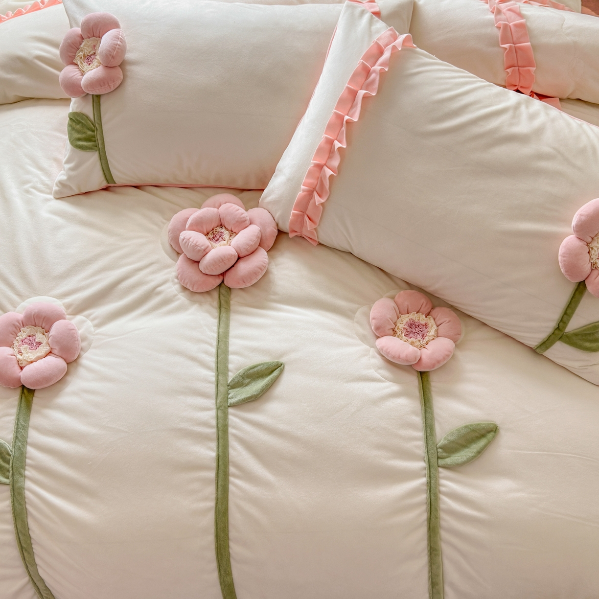 91家纺网 家纺一手货源 找家纺 淑女公社家纺 2025秋冬新款韩国绒多功能被套床盖款四件套-向阳花 向阳花 粉