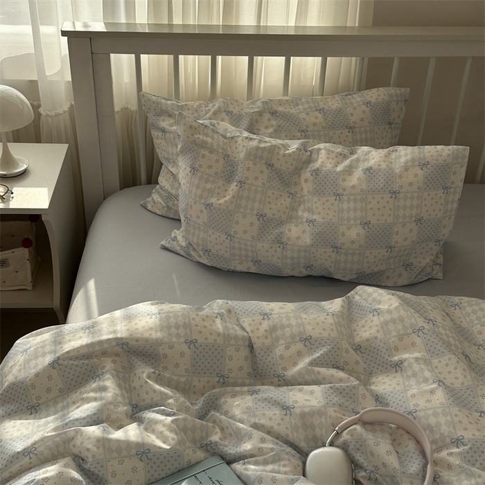 91家纺网 家纺一手货源 找家纺 尺素 2025新款纯棉卡通ins风四件套可爱少女风全棉被套纯色1.8床笠加大床单学生1.2三件套 蓝白情书--浅蓝