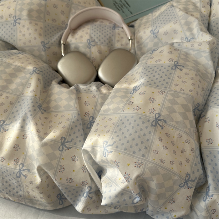 91家纺网 家纺一手货源 找家纺 尺素 2025新款纯棉卡通ins风四件套可爱少女风全棉被套纯色1.8床笠加大床单学生1.2三件套 蓝白情书--浅蓝