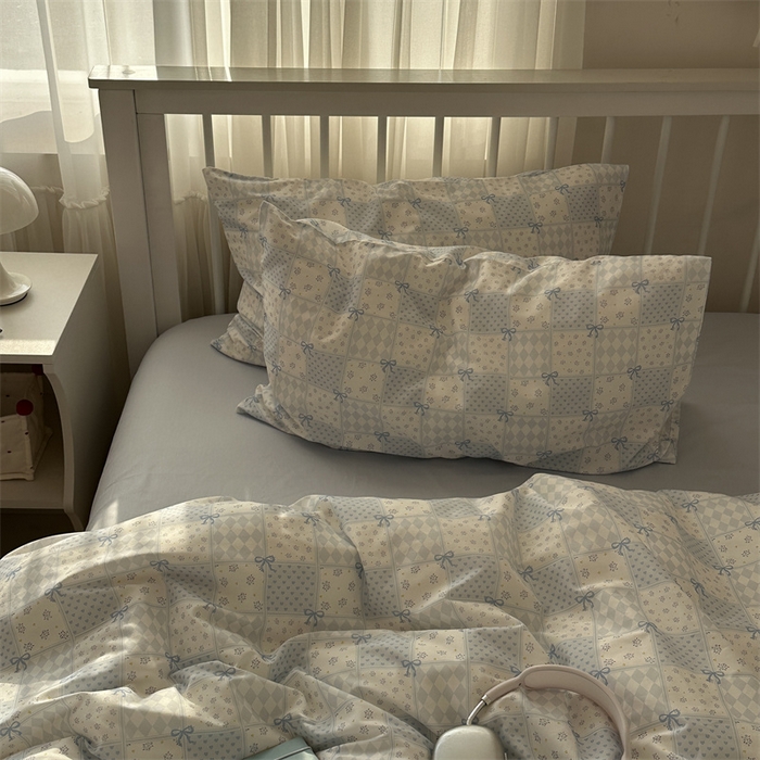 91家纺网 家纺一手货源 找家纺 尺素 2025新款纯棉卡通ins风四件套可爱少女风全棉被套纯色1.8床笠加大床单学生1.2三件套 蓝白情书--浅蓝