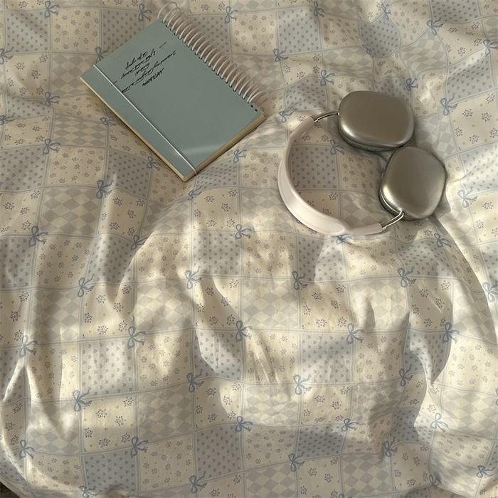 91家纺网 家纺一手货源 找家纺 尺素 2025新款纯棉卡通ins风四件套可爱少女风全棉被套纯色1.8床笠加大床单学生1.2三件套 蓝白情书--浅蓝