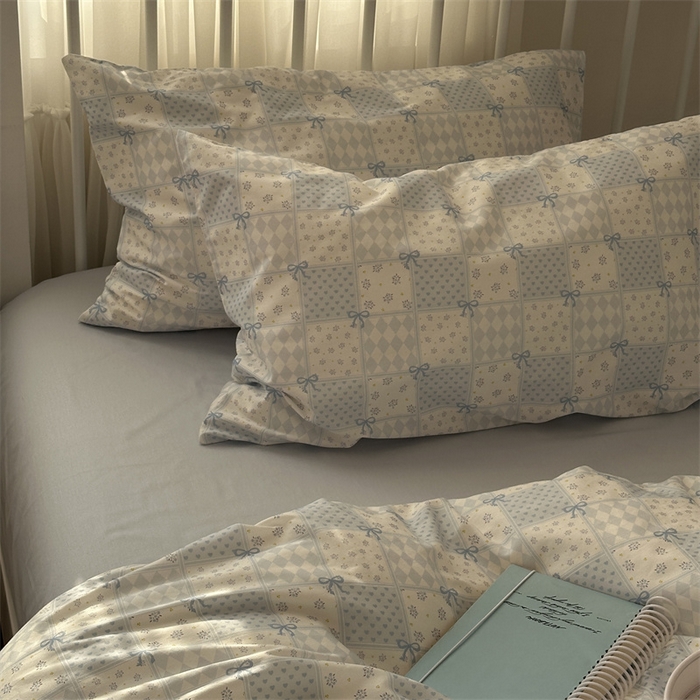 91家纺网 家纺一手货源 找家纺 尺素 2025新款纯棉卡通ins风四件套可爱少女风全棉被套纯色1.8床笠加大床单学生1.2三件套 蓝白情书--浅蓝