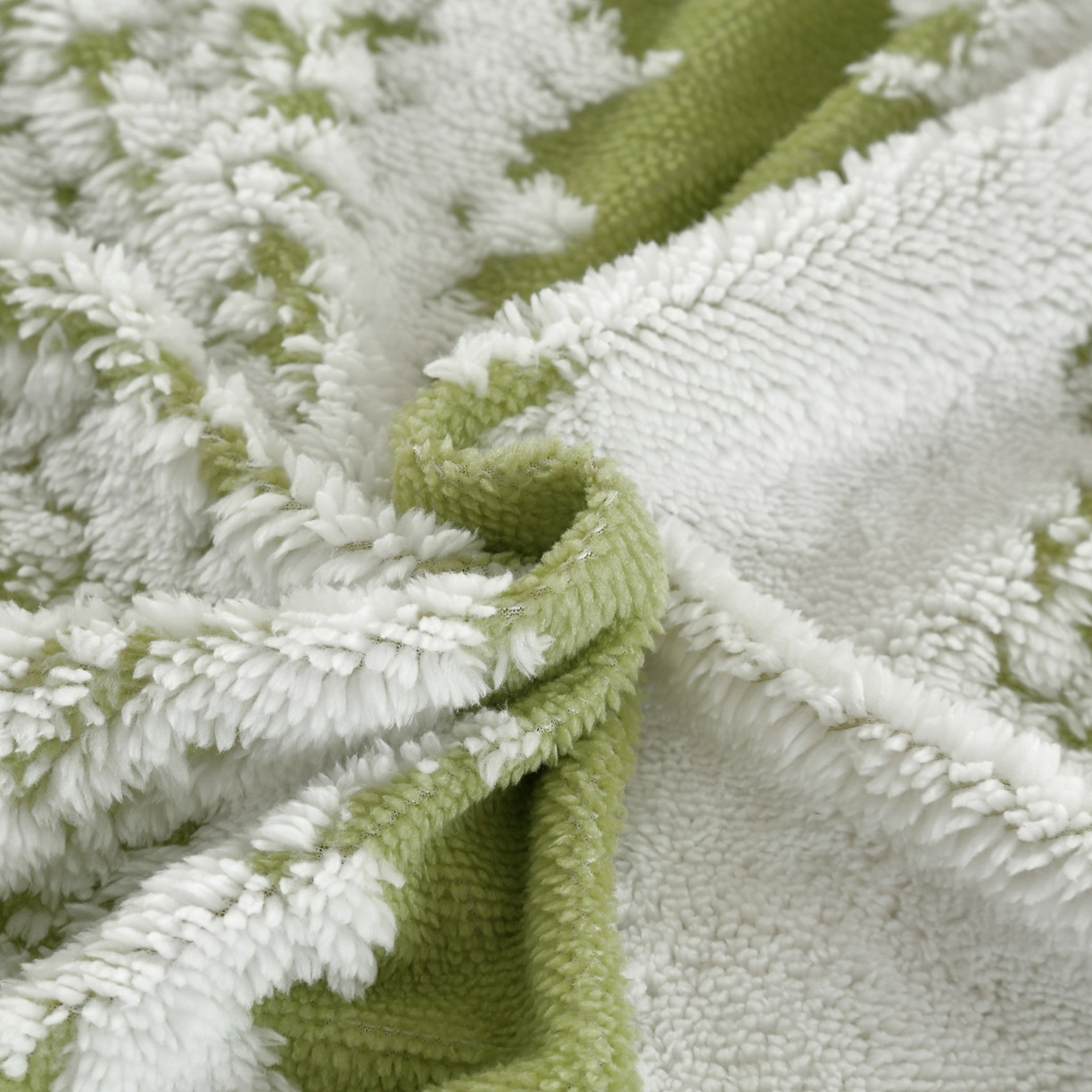 91家纺网 家纺一手货源 找家纺 巴木赫 2025新款渐变色阳离子双层羊羔绒毯子毛毯 渐变茶绿