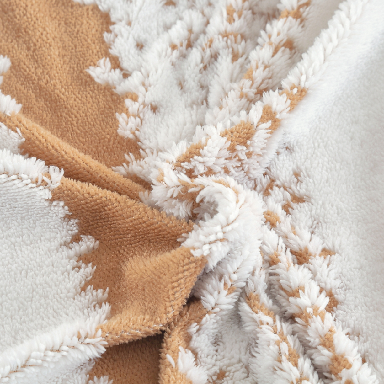 91家纺网 家纺一手货源 找家纺 巴木赫 2025新款渐变色阳离子双层羊羔绒毯子毛毯 渐变驼色