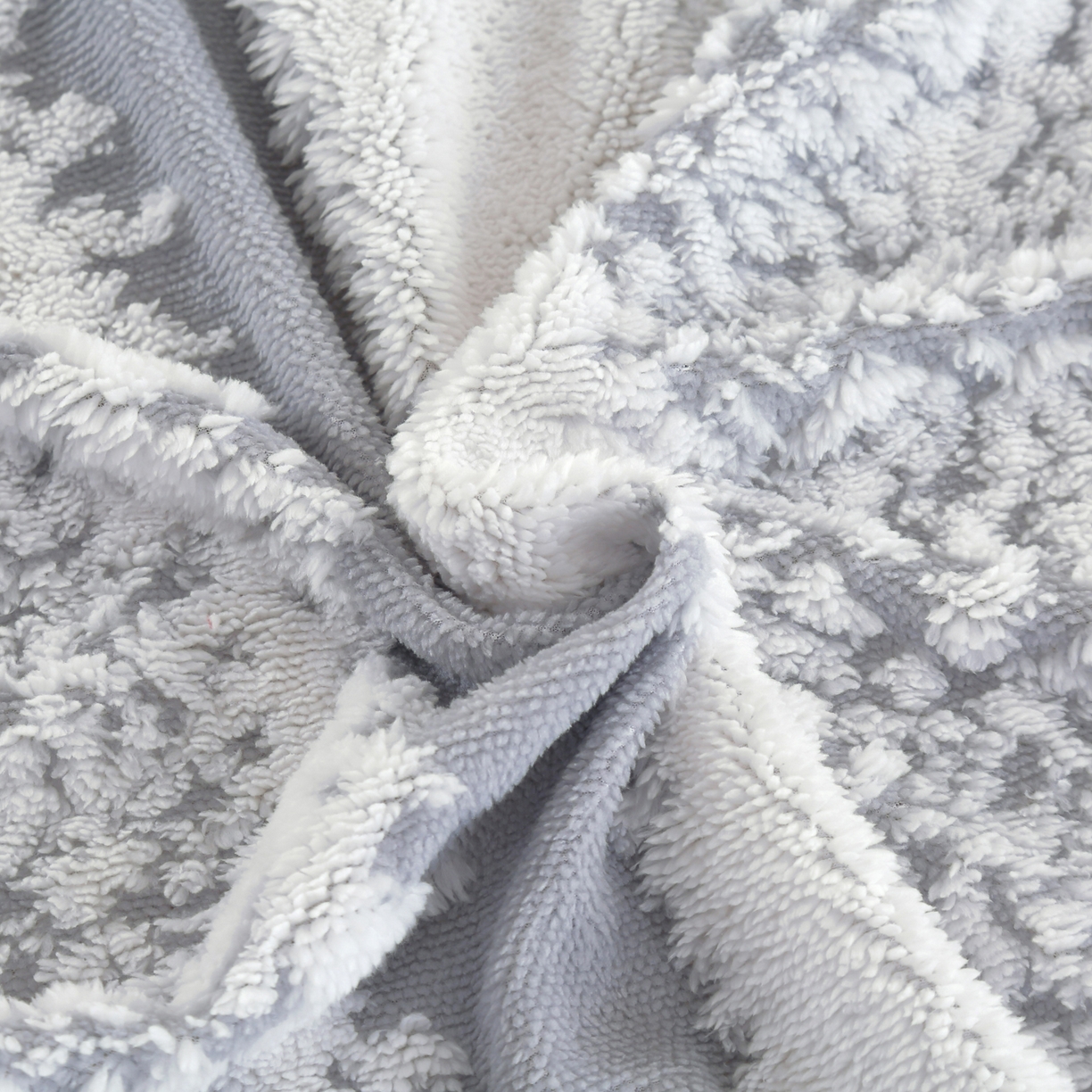 91家纺网 家纺一手货源 找家纺 巴木赫 2025新款渐变色阳离子双层羊羔绒毯子毛毯 渐变银灰