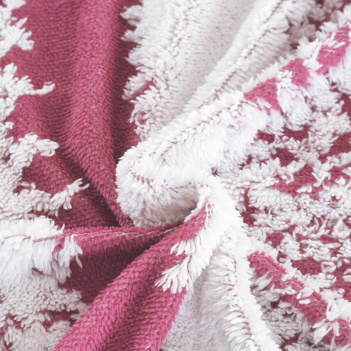 91家纺网 家纺一手货源 找家纺 巴木赫 2025新款渐变色阳离子双层羊羔绒毯子毛毯 渐变紫色