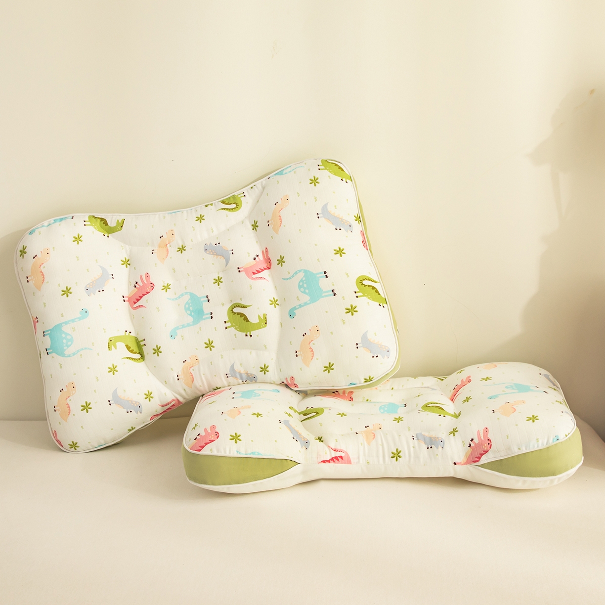 91家纺网 家纺一手货源 找家纺 贵夫人 2025新款卡通纯棉分区护脊枕枕头枕芯 恐龙乐园40*60一对