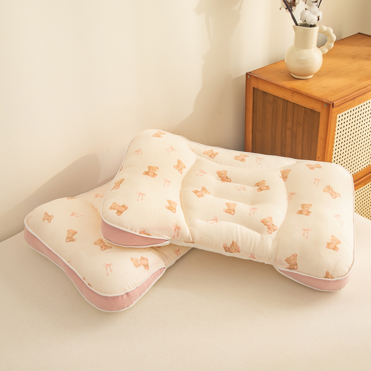 91家纺网 家纺一手货源 找家纺 贵夫人 2025新款卡通纯棉分区护脊枕枕头枕芯 小熊甜心30*50一对