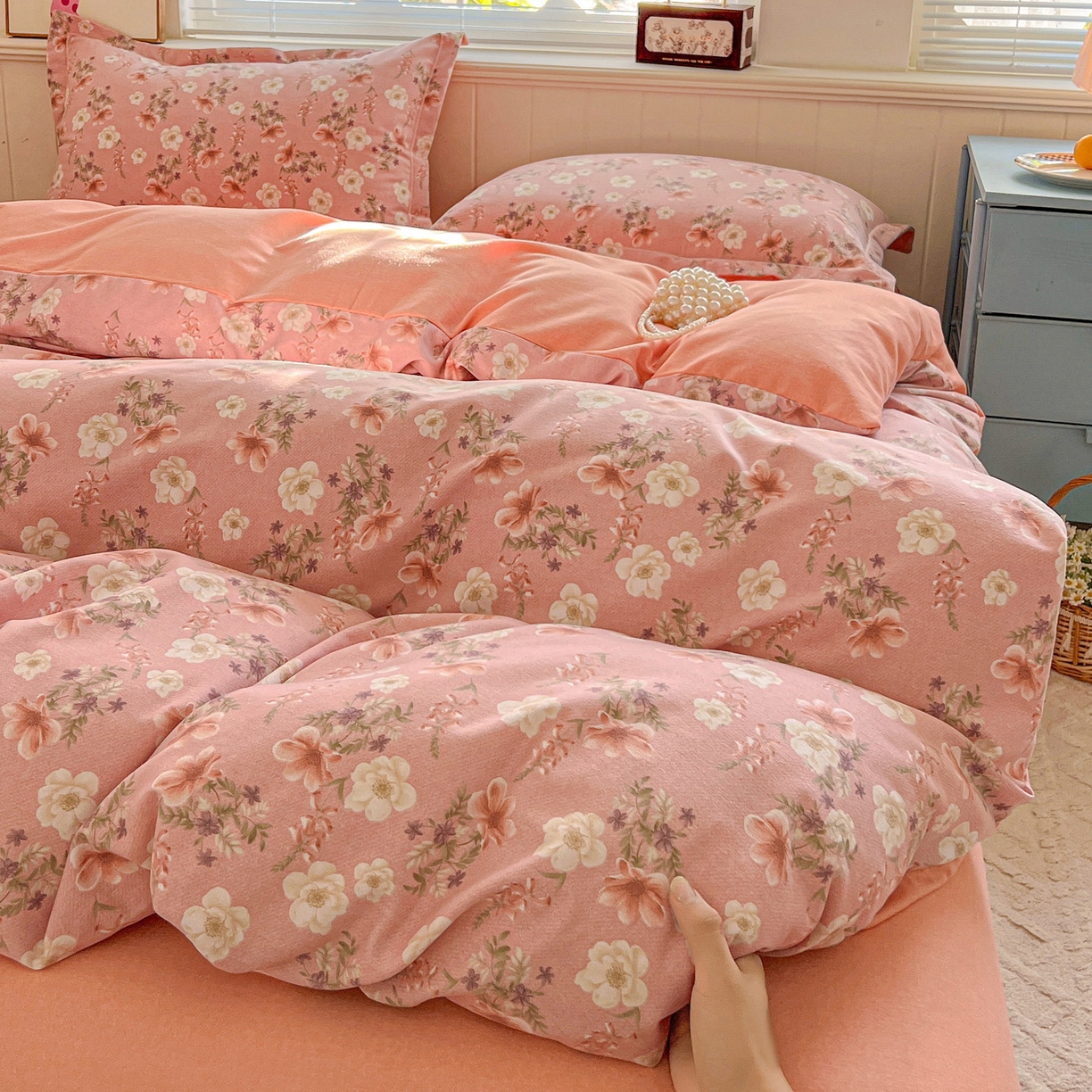 91家纺网 家纺一手货源 找家纺 暖芯优选 2025新款小清新印花全棉磨毛四件套 花蕊粉