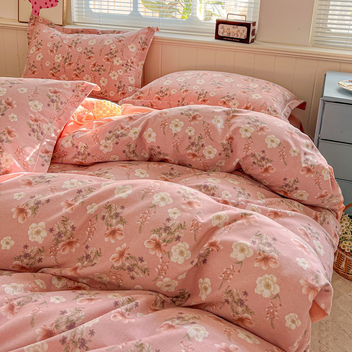 91家纺网 家纺一手货源 找家纺 暖芯优选 2025新款小清新印花全棉磨毛四件套 花蕊粉