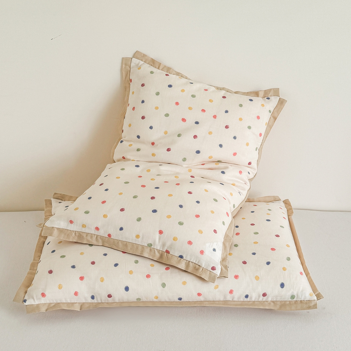 91家纺网 家纺一手货源 找家纺 贵夫人 2025新款卡通儿童100%纯棉花枕 枕头枕芯 彩虹糖豆儿童枕一对