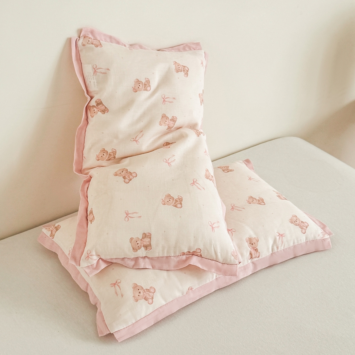 91家纺网 家纺一手货源 找家纺 贵夫人 2025新款卡通儿童100%纯棉花枕 枕头枕芯 小熊甜心学生一对