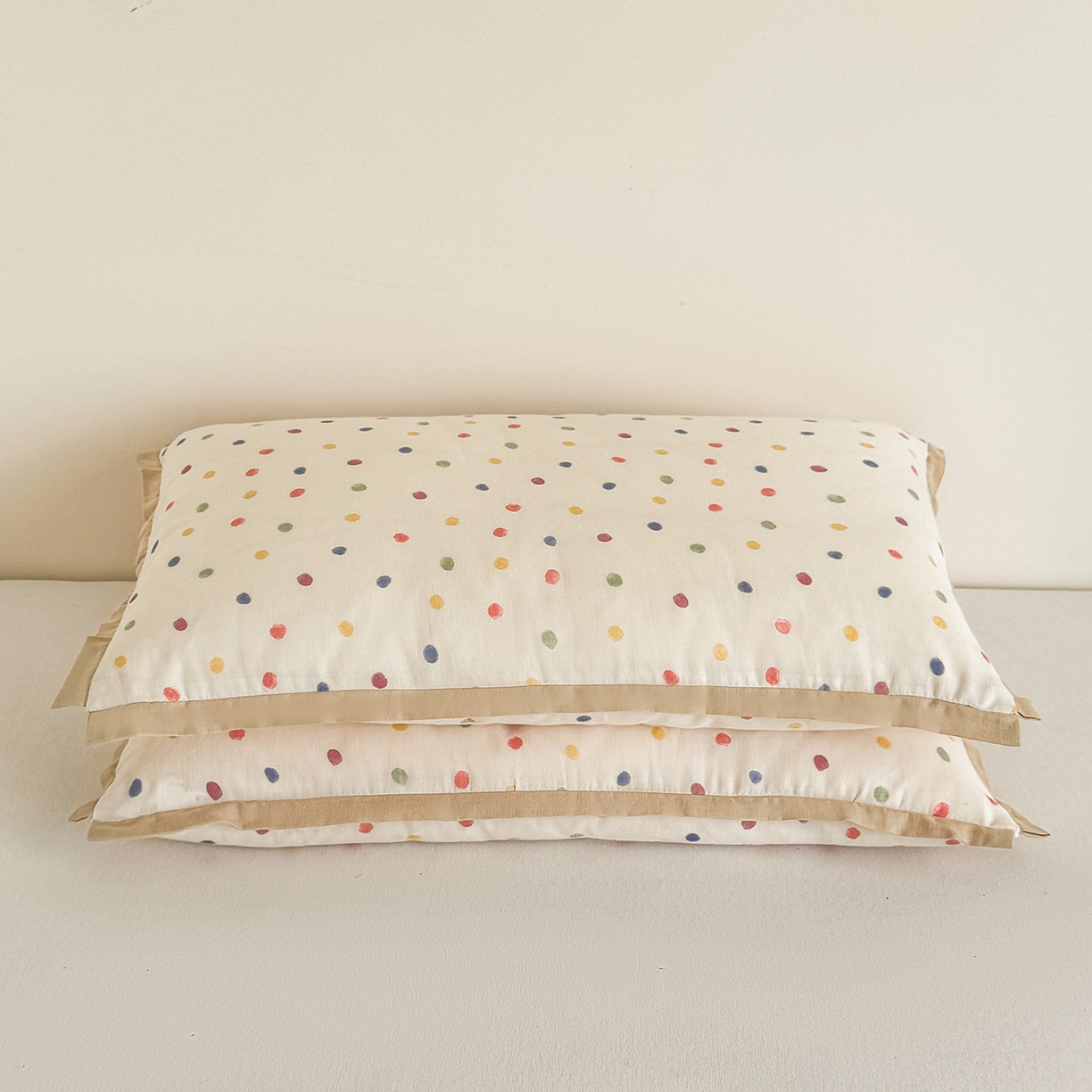 91家纺网 家纺一手货源 找家纺 贵夫人 2025新款卡通儿童100%纯棉花枕 枕头枕芯 彩虹糖豆儿童枕一只