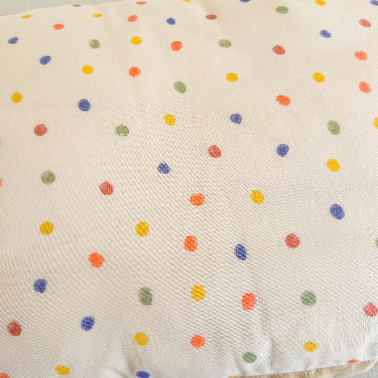 91家纺网 家纺一手货源 找家纺 贵夫人 2025新款卡通儿童100%纯棉花枕 枕头枕芯 彩虹糖豆学生一只