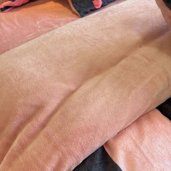 91家纺网 家纺一手货源 找家纺 花沐家居 2025新款亲肤舒适潮牌数码印花牛奶绒四件套 爱心满满