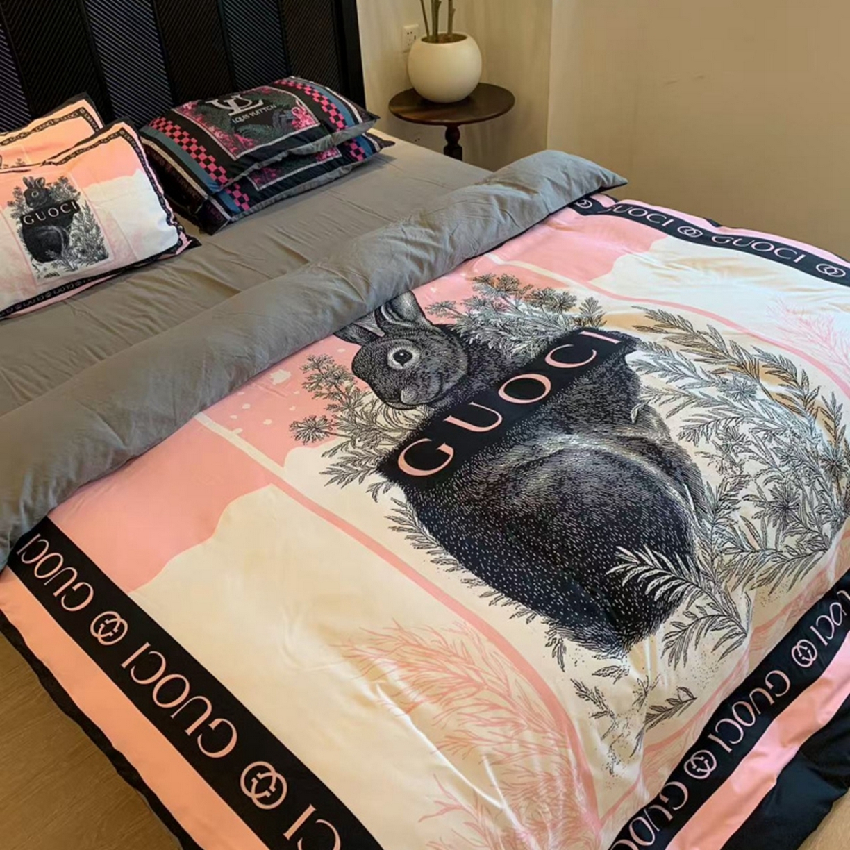 91家纺网 家纺一手货源 找家纺 花沐家居 2025新款数码印花潮牌云朵棉四件套 兮兔