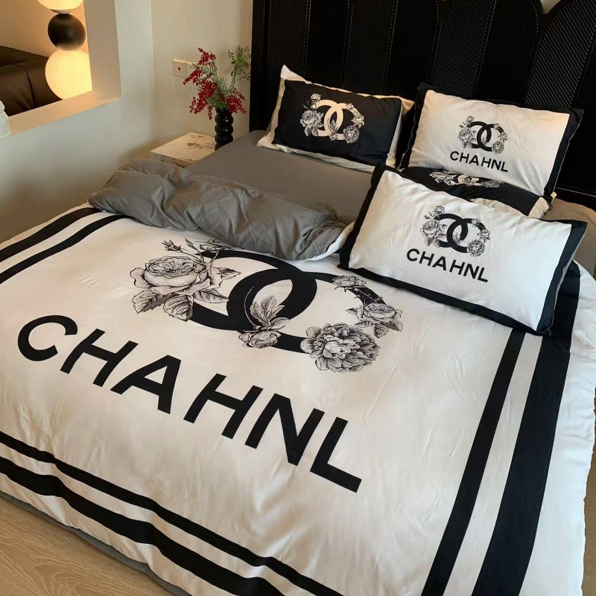 91家纺网 家纺一手货源 找家纺 花沐家居 2025新款数码印花潮牌云朵棉四件套 白色小香