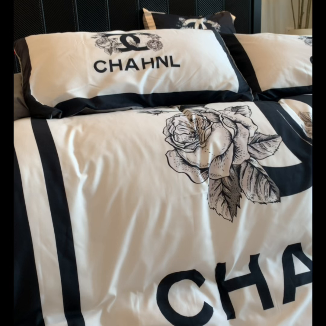 91家纺网 家纺一手货源 找家纺 花沐家居 2025新款数码印花潮牌云朵棉四件套 白色小香