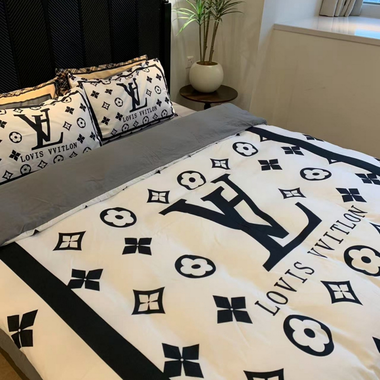 91家纺网 家纺一手货源 找家纺 花沐家居 2025新款数码印花潮牌云朵棉四件套 黑白老花