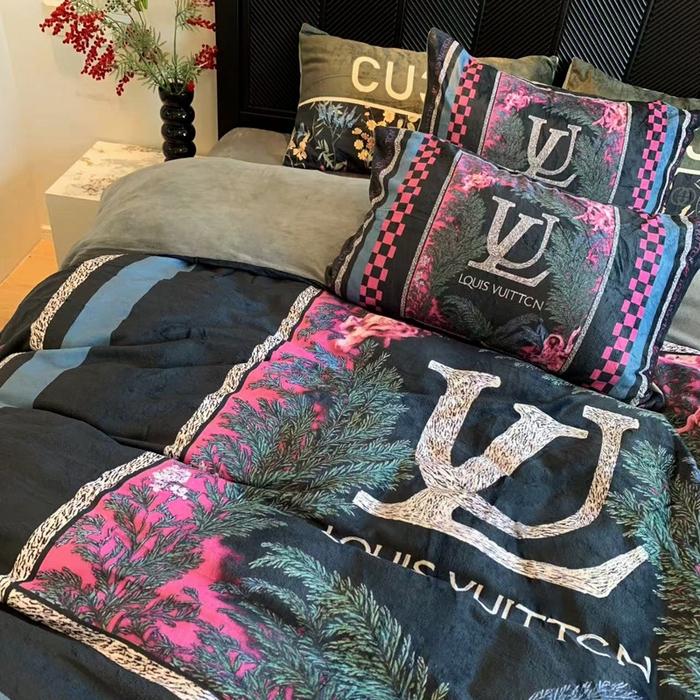 91家纺网 家纺一手货源 找家纺 花沐家居 2025新款亲肤舒适潮牌数码印花牛奶绒四件套 景年