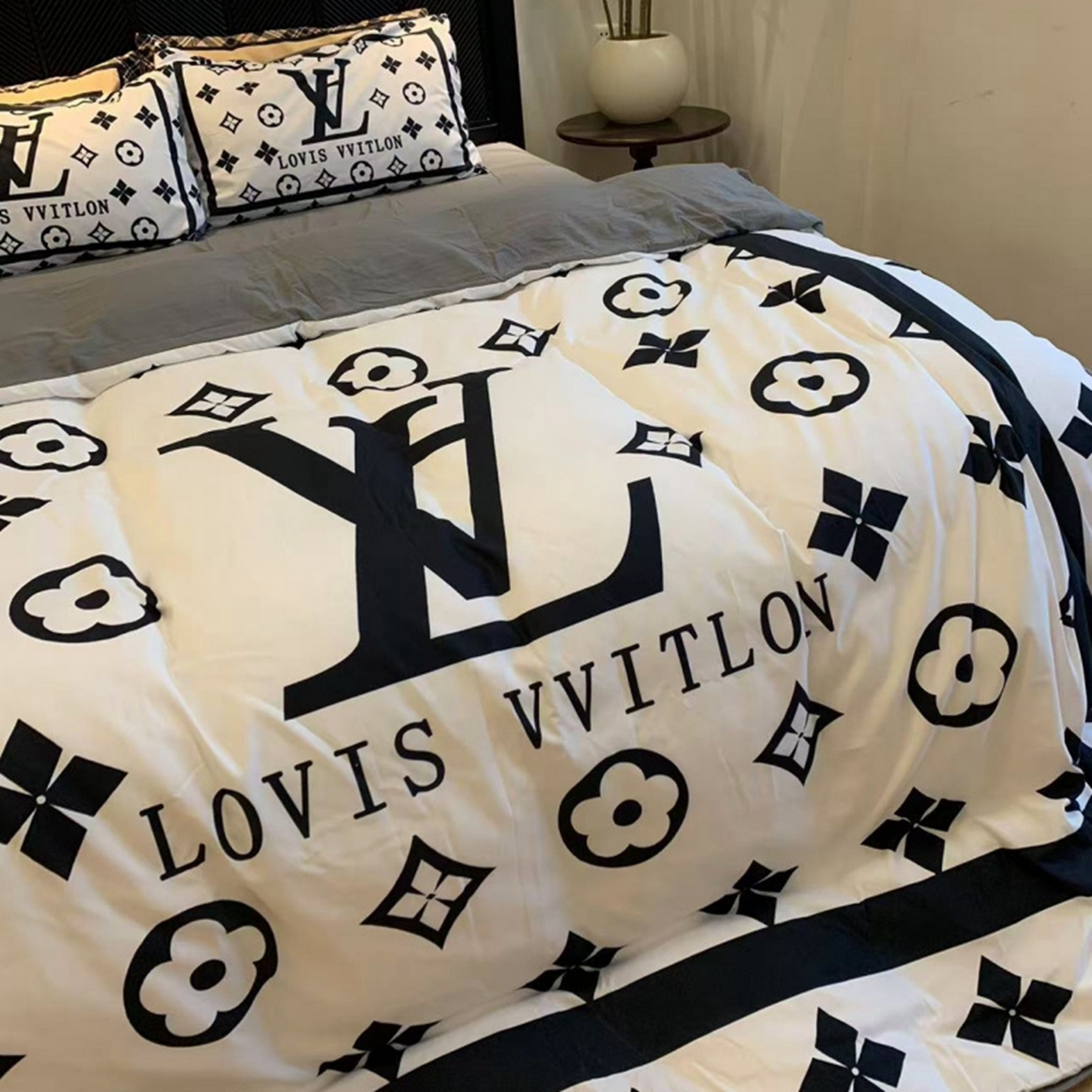 91家纺网 家纺一手货源 找家纺 花沐家居 2025新款数码印花潮牌云朵棉四件套 黑白老花