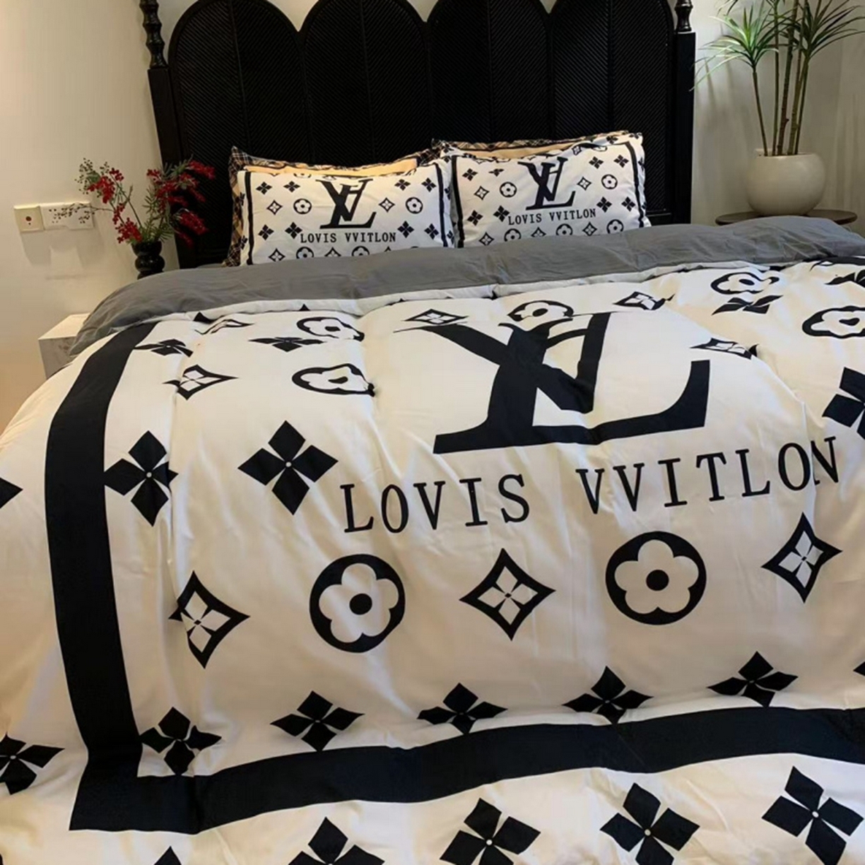 91家纺网 家纺一手货源 找家纺 花沐家居 2025新款数码印花潮牌云朵棉四件套 黑白老花