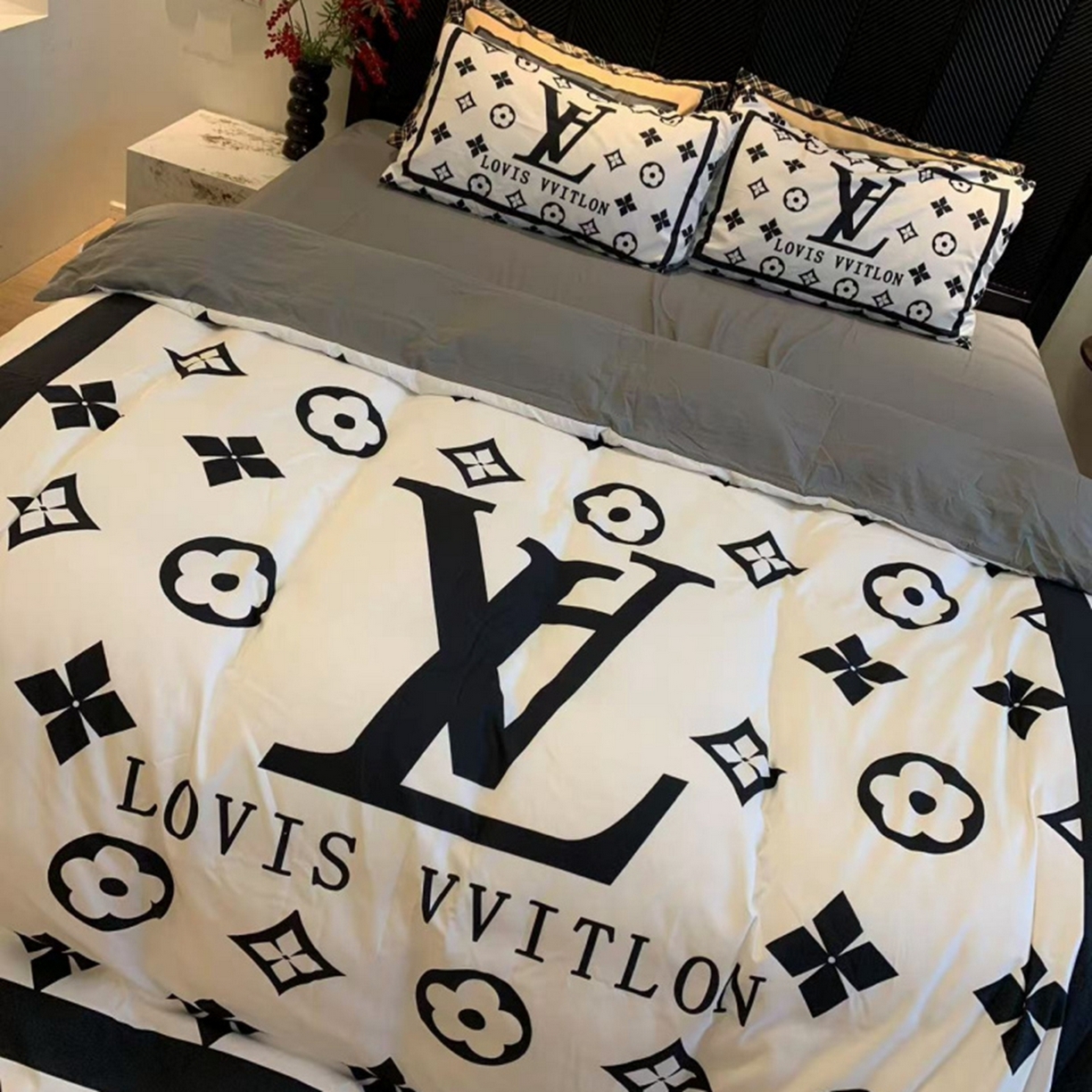 91家纺网 家纺一手货源 找家纺 花沐家居 2025新款数码印花潮牌云朵棉四件套 黑白老花