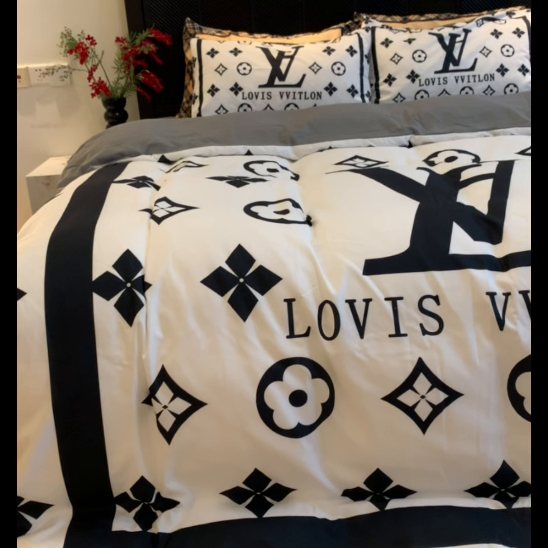 91家纺网 家纺一手货源 找家纺 花沐家居 2025新款数码印花潮牌云朵棉四件套 黑白老花