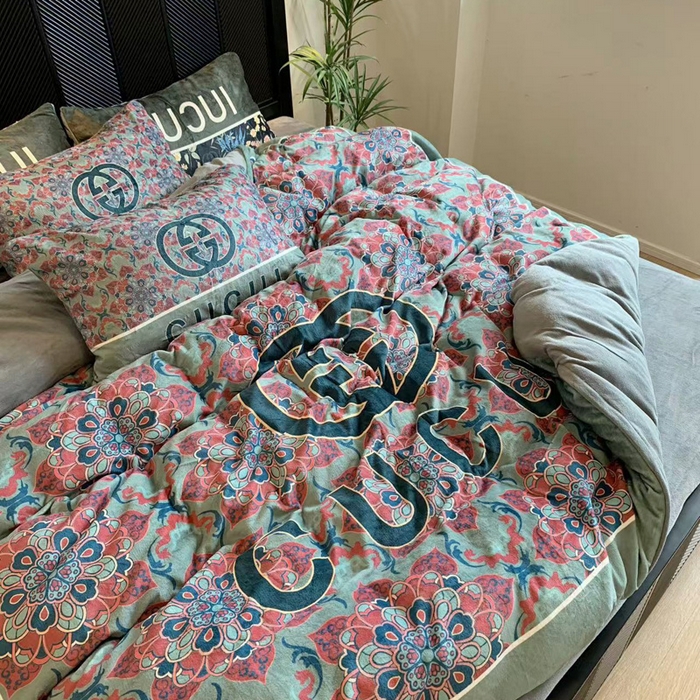 91家纺网 家纺一手货源 找家纺 花沐家居 2025新款亲肤舒适潮牌数码印花牛奶绒四件套 绿色花朵