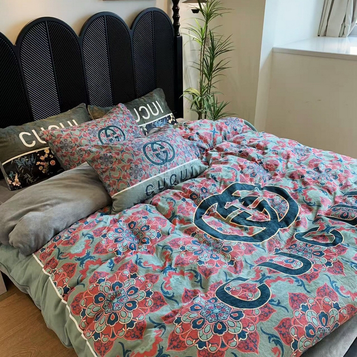 91家纺网 家纺一手货源 找家纺 花沐家居 2025新款亲肤舒适潮牌数码印花牛奶绒四件套 绿色花朵