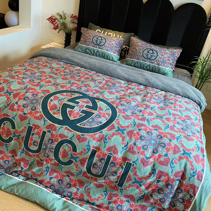 91家纺网 家纺一手货源 找家纺 花沐家居 2025新款亲肤舒适潮牌数码印花牛奶绒四件套 绿色花朵