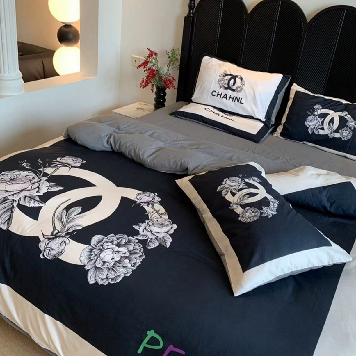 91家纺网 家纺一手货源 找家纺 花沐家居 2025新款数码印花潮牌云朵棉四件套 黑色小香