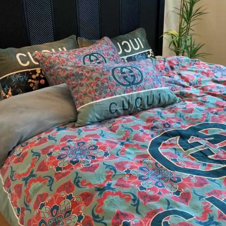 91家纺网 家纺一手货源 找家纺 花沐家居 2025新款亲肤舒适潮牌数码印花牛奶绒四件套 绿色花朵