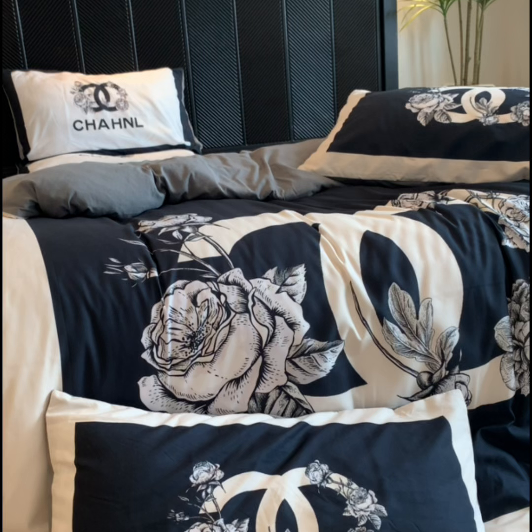 91家纺网 家纺一手货源 找家纺 花沐家居 2025新款数码印花潮牌云朵棉四件套 黑色小香