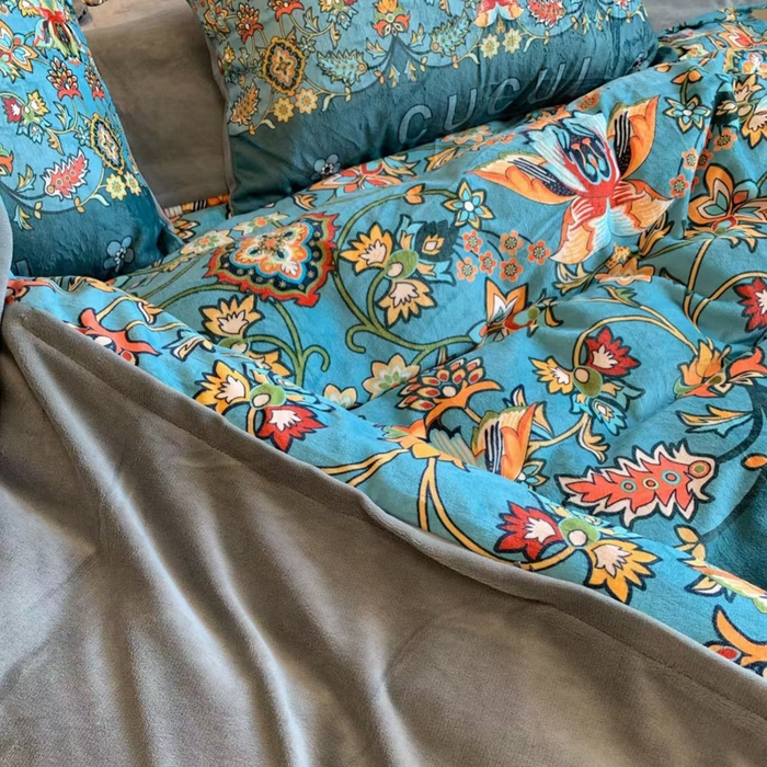 91家纺网 家纺一手货源 找家纺 花沐家居 2025新款亲肤舒适潮牌数码印花牛奶绒四件套 晴末