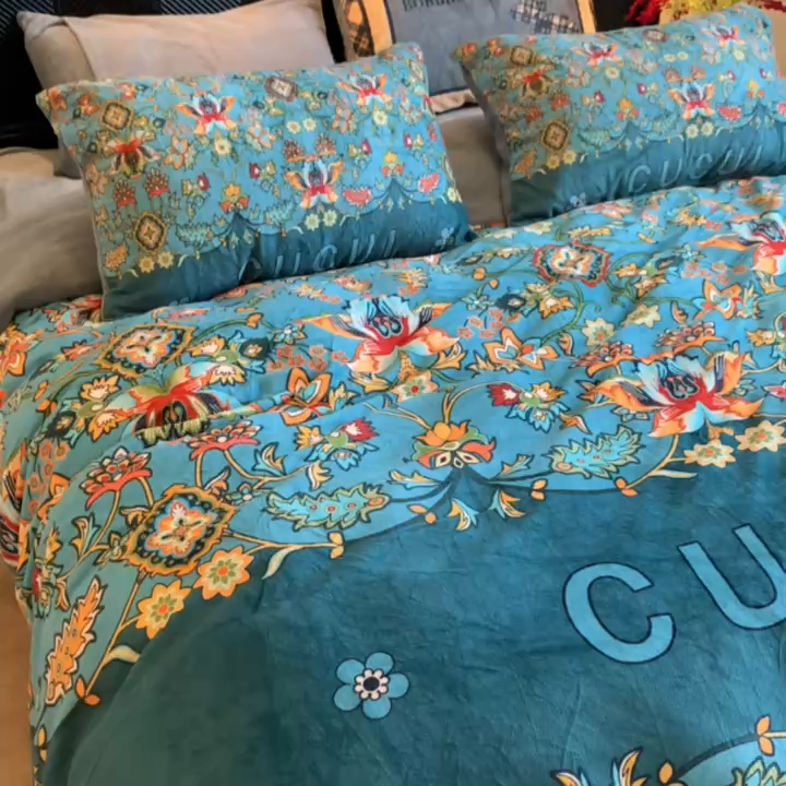 91家纺网 家纺一手货源 找家纺 花沐家居 2025新款亲肤舒适潮牌数码印花牛奶绒四件套 晴末