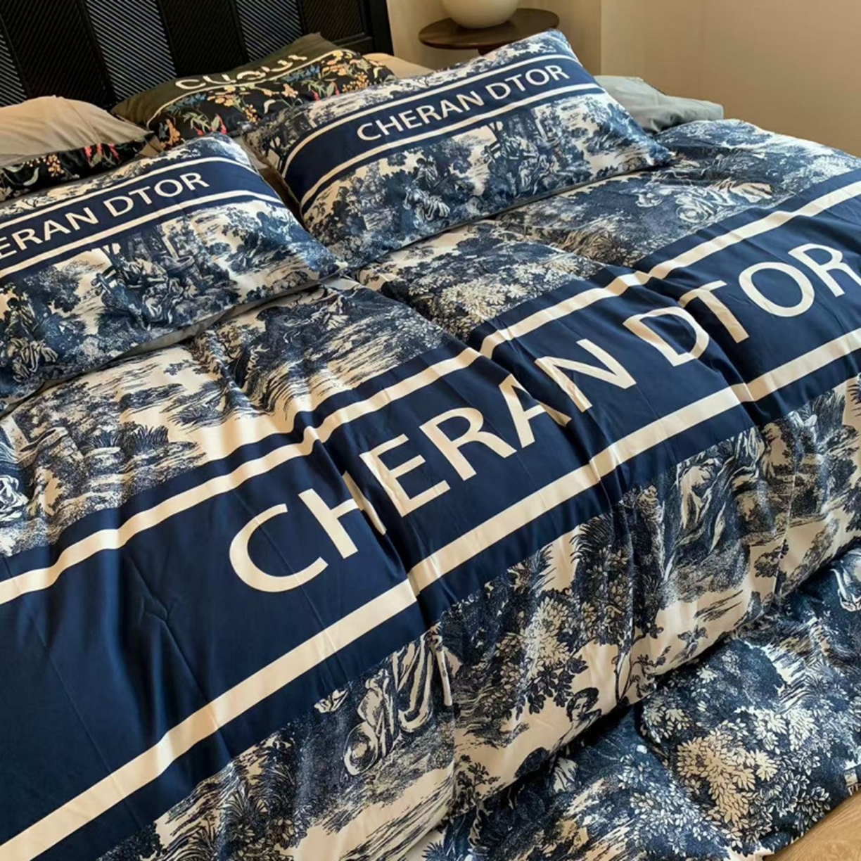 91家纺网 家纺一手货源 找家纺 花沐家居 2025新款数码印花潮牌云朵棉四件套 蓝幕