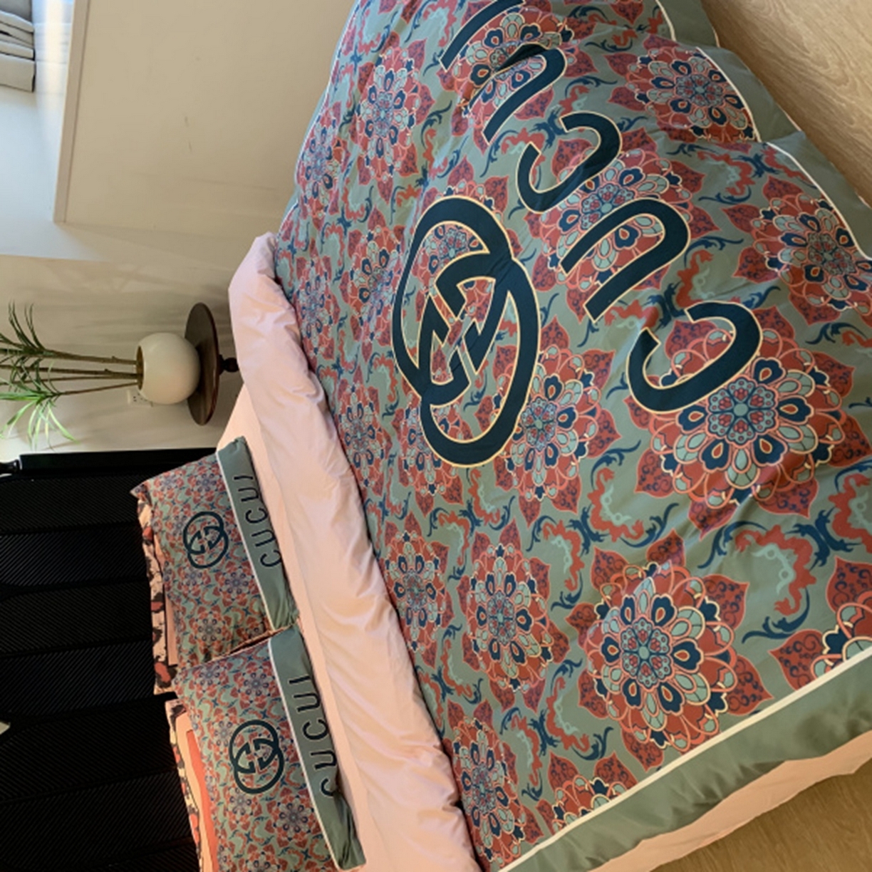 91家纺网 家纺一手货源 找家纺 花沐家居 2025新款数码印花潮牌云朵棉四件套 绿色花朵