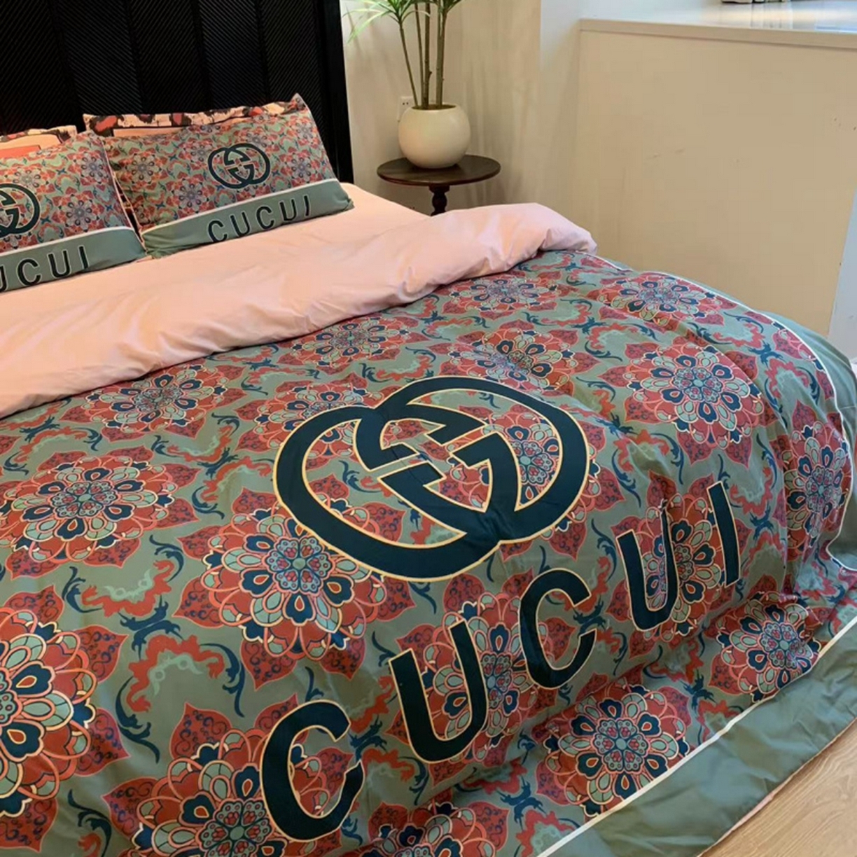 91家纺网 家纺一手货源 找家纺 花沐家居 2025新款数码印花潮牌云朵棉四件套 绿色花朵