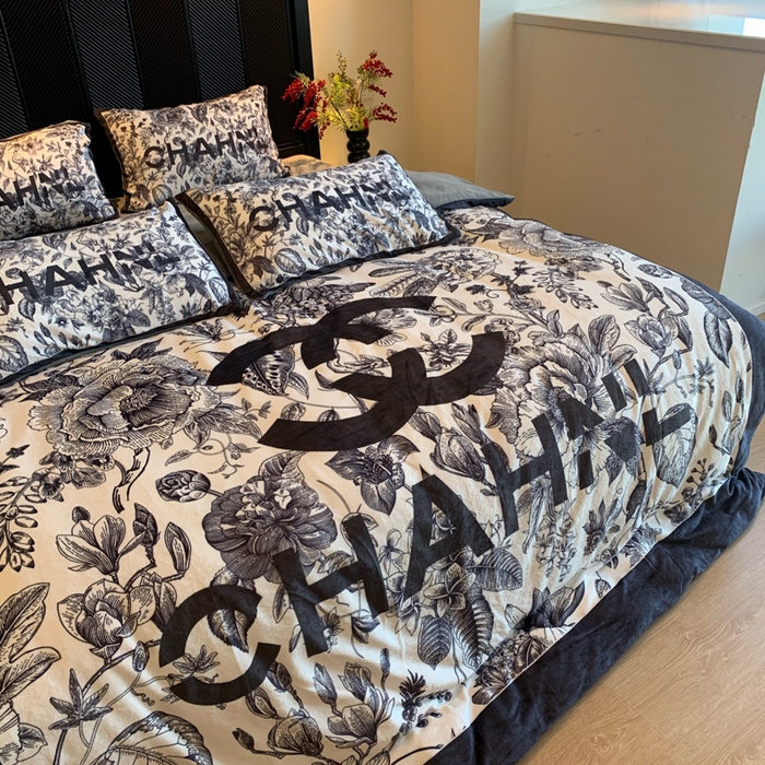 91家纺网 家纺一手货源 找家纺 花沐家居 2025新款亲肤舒适潮牌数码印花牛奶绒四件套 枝繁叶茂