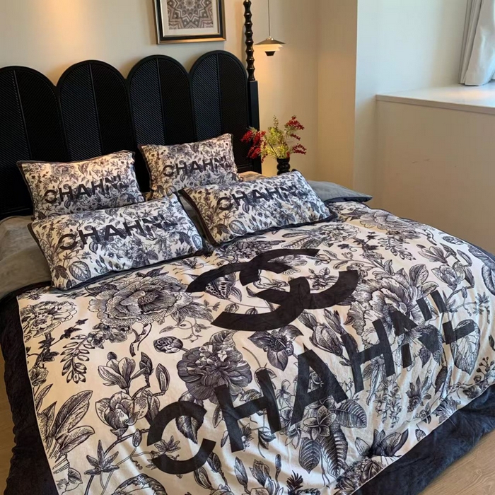 91家纺网 家纺一手货源 找家纺 花沐家居 2025新款亲肤舒适潮牌数码印花牛奶绒四件套 枝繁叶茂