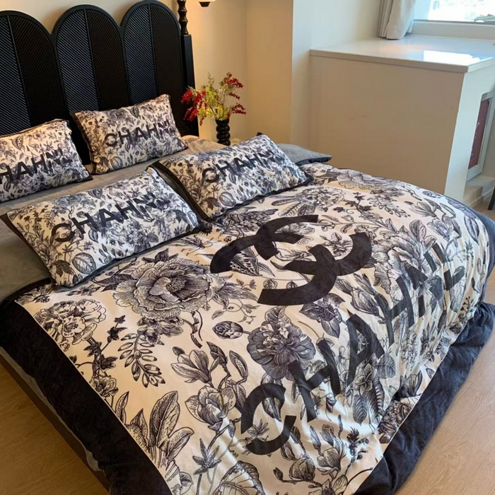 91家纺网 家纺一手货源 找家纺 花沐家居 2025新款亲肤舒适潮牌数码印花牛奶绒四件套 枝繁叶茂