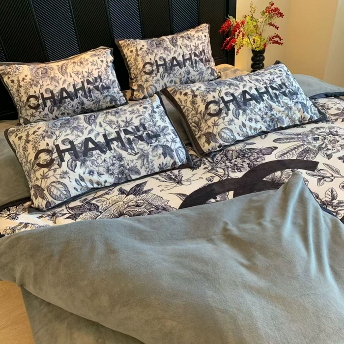 91家纺网 家纺一手货源 找家纺 花沐家居 2025新款亲肤舒适潮牌数码印花牛奶绒四件套 枝繁叶茂