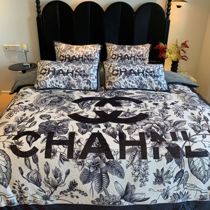 91家纺网 家纺一手货源 找家纺 花沐家居 2025新款亲肤舒适潮牌数码印花牛奶绒四件套 枝繁叶茂