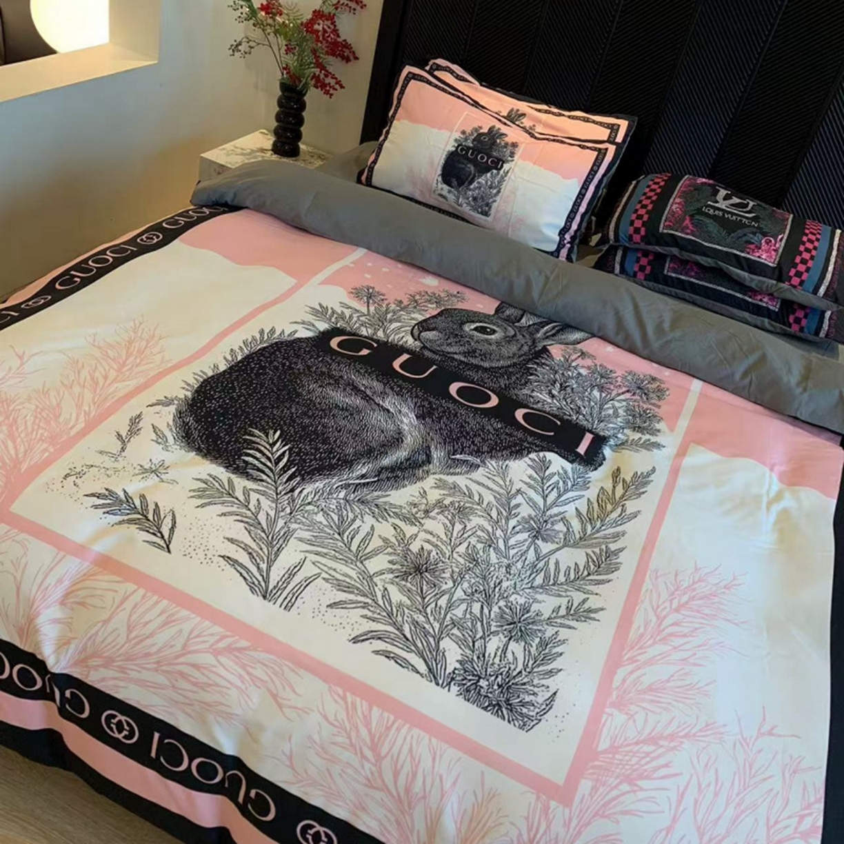 91家纺网 家纺一手货源 找家纺 花沐家居 2025新款数码印花潮牌云朵棉四件套 兮兔